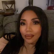 Evelyn Evans's Instagram, Twitter & Facebook