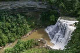 Cummins falls (en) cascata statunitense (it); Tennessee Travel Planning A Day Trip To Burgess Falls State Park