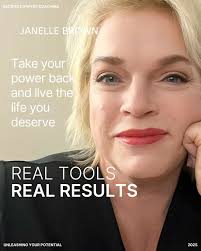 I'm so excited to be launching my new coaching community Second Chapter  Coaching next week. Join a FREE Masterclass by registering through the link  in my bio! I'll be giving away my