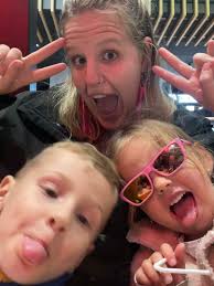 20 week pregnant nanny offering childcare services locally