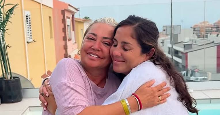 Anabel Pantoja, Belén Esteban y su increíble fin de semana: un megáfono,  cervezas, paella y máxima exaltación de la amistad