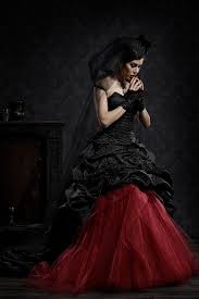 Ausgefallene brautkleider für moderne prinzessinnen. Aussergewohnliche Brautkleider Lucardis Feist Extravagante Brautmode Hochzeitsanzuge Und Ausgefall In 2020 Schwarzes Kleid Zur Hochzeit Brautmode Schwarze Hochzeit