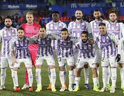 Se preparaba un triple cambio en el madrid cuando kroos ejecutó un golpe franco desde la derecha, templadito al segundo. Hasil Liga Spanyol Real Valladolid Vs Real Madrid Skor Akhir 0 1 Tirto Id