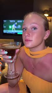 molly (@mollythomas.6)