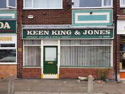 Who lives in cromwell road, grimsby, dn31 2bh? Shop To Rent 3 Lynton Parade Cromwell Road Grimsby Dn31 2bd