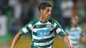 Diogo salomão, de 32 anos, chegou aos açores no 'mercado de inverno' da época 2019/20, vindo do steaua de bucareste (roménia), tendo realizado 31 partidas ao serviço dos açorianos. Diogo Salomao Fazer Cada Vez Melhor Sporting Jornal Record