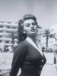 See more ideas about sofia loren, sophia loren, sophia loren images. Edward Quinn J G Jung Inter Press Sophia Loren 1950s 60s Catawiki