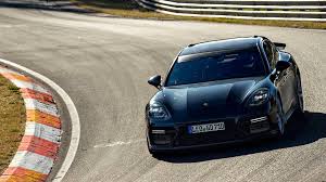 Porsche kg, which changed its status to porsche ag in 1972, continuously expanded the plant, investing in additional assembly shops and test benches. In Einem Test Geht Der Porsche Taycan Gegen Tesla Unter