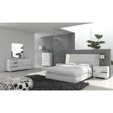 Salerno Platform Bed In 2020 White And Silver Bedroom Silver Bedroom Modern Bedroom Set