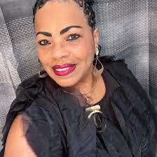 Deborah Ellerbe's Instagram, Twitter & Facebook