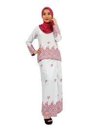 Baju kurung is a staple in every malaysian's wardrobe and considering how many designs this particular dress has, there's no reason why you shouldn't have a set of baju kurung ready for your next celebration. Sayyidah Najwa Kurung Kedah Malaysia S Best Online Fabric Store Kamdar