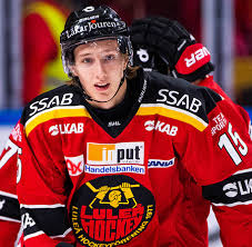 Linus klasen har brutit upp från shl i förtid för att flytta tillbaka till sin familj i schweiz. Lulea Hf Jersey