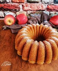 Questa torta di mele integrale mi piace perché rimane morbida e umida, è perfetta per iniziare la giornata con una colazione sana e leggera. Torta Di Mele Frullate Un Pan Di Mele Soffice E Profumato