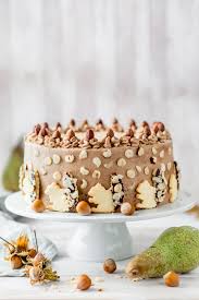 Haselnusstorte Mit Birnenkompott Und Nougatsahne Mein Naschgluck Rezept Haselnusstorte Haselnusskuchen Weihnachtliche Kuchen Und Torten