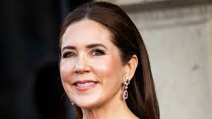 Dronning Mary deltager i pave Frans' begravelse