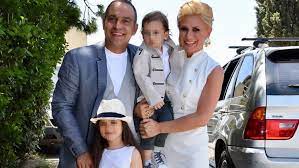 Written by κατερίνα καραβάτου 29/10/2012. Katerina Karabatoy Oi Diakopes Me Ta Paidia Ths Kai H Celebrities Eidhseis