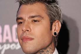 Tra i probabili cantanti big di sanremo 2021 spunta un nome veramente grosso, quello di fedez che a quanto pare sarà in gara al festival della canzone italiana. Hkr65q Kjkrwrm