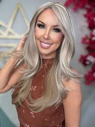 Would you style your crown like this? #csc #haircrown #chelseysmithcrowns  #shorthair #blondehair #wigstyling #syntheticwigs