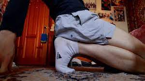 Spettacolo Di Footjob Asmr Con Calzini Sportivi Bianchi Adidas - Pornhub.com