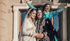 Viral video asusila 3 pria dan 2 wanita. Indo Pak Lesbian Couple Get Married In California Pictures From Wedding Go Viral India Com