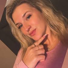 Does anyone recognize the person who stole a purse at a restaurant in  downtown Eugene, Oregon?