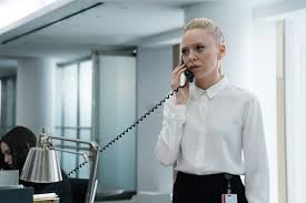 Why Angela Looks So Amazing On Mr Robot This Season Portia Mr Robot Angela