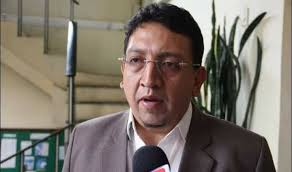 VirgilioSaquicela quien se desempeñaba como Defensor del Pueblo y estuvo  desde el 25 de agosto frente a la institución, abandonó el cargo este  martes 11 de Agosto. Se sabe que la causa