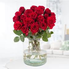 Prächtige großköpfige rote rosen schmücken diesen blumenstrauß. 20 Rote Rosen 40cm Blumenshop De