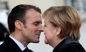 French president emmanuel macron was slapped in the face as he greeted a crowd of people in southern france today. Merkel In Paris Sind Sie Frau Macron 100 Jahrige Verwechselt Merkel Politik Tagesspiegel