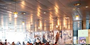 Com vista para a praça de um lado e para um extenso mural de paula rego do outro, este restaurante é suficientemente formal para uma ocasião especial, mas igualmente pacífico para um intervalo à sua visita pela galeria recheada de obras de leonardo. Best Art Gallery Restaurants