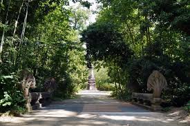 A la mémoire des cambodgiens et laotiens morts pour la france (jardin d'agronomie tropicale). Le Surprenant Jardin D Agronomie Tropicale Paris Zigzag Insolite Secret