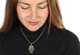 Pendentif main de fatma doré et chaine laiton