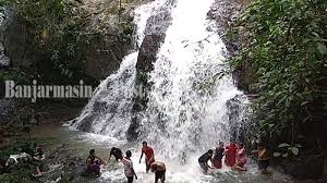 Ide 75+ lukisan naturalisme pemandangan air terjun, gambar lukisan dengan jelas apa sebab serta alasannya, kemungkinan besar disebabkan lebarnya gambar tersebut, volume air yang sangat besar, atau ketinggiannya yang bisa mencapai ribuan meter dari kaki kita berpijak.ide 75+ lukisan naturalisme pemandangan air terjun, gambar lukisan berikut ini gambar dan model gambar lukisan 21 lukisan krayon pemandangan alam sumber : Wisata Kalsel Bikmati Pemandangan Indah Di Kawasan Air Terjun Pancoran Lima Banjarmasin Post