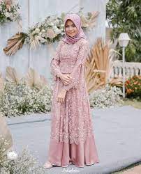 Model atasan brokat saat ini juga mulai dimodifikasi sehingga bisa … 15 Ide Brokat Dress Model Baju Wanita Wanita Kebaya Brokat