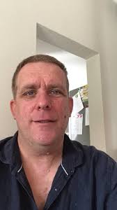 Bonjour à tous Je suis également atteint de la NF1 , j'habite en France pas  loin de Saint-Etienne. J'ai 42 ans . J'ai été diagnostiqué à l'âge de 5 ans  .je suis