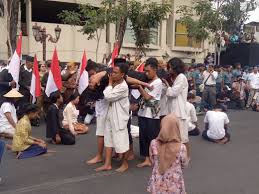 Lomba menggambar mewarnai hari sumpah pemuda makassar jadwal. Warga Surabaya Peringati Perobekan Bendera Di Hotel Yamato