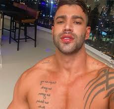 O cantor mc kevin morreu depois de cair da varanda do 11º andar de um hotel na noite deste domingo (16). Foto Sem Camisa De Gusttavo Lima Deixa A Mostra Tatuagem Que O Cantor Fez Para Andressa Suita Veja Estrelando