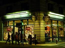 Read About The Famous Harvard Bookstore At Harvard Square In Cambridge Mass Http Www Visitingnewengland Com Harvard Book Harvard Square Bookstore Harvard