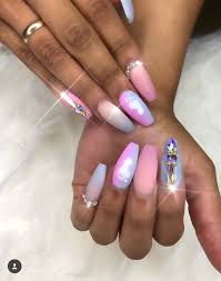 If you're looking for a truly unique gender reveal idea, this one is a standout. Gender Reveal Nails Gender Reveal Nails Baby Girl Nails Baby Pink Nails