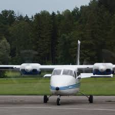 Wenn ein gewitter naht, steigen am flughafen stuttgart die hagelflieger auf. Die Hagelflieger Von Vogtareuth Mit Kanonen Auf Monster Schiessen Landkreis Meldungen