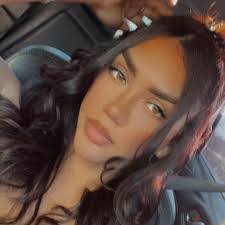 Victoria Thrasher's Instagram, Twitter & Facebook