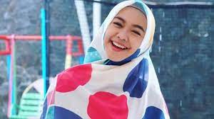 Kolase dari instagram @aurelie.hermansyah dan @riaricis1795. Ria Ricis Ungkap Alasan Dirinya Berhijab Ramadan Liputan6 Com