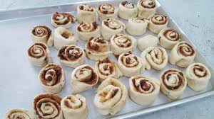 Alton brown's overnight cinnamon roll recipe is wildly popular on twitter — his fans make and tag him in their efforts all year long. Cara Buat Cinnamon Roll Sedap Tanpa Guna Mixer