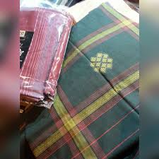 Kuala lumpur, 6 julai — pelakon sharifah shahora hari ini berkongsi foto pengarah michael ang memakai kain pelikat seakan selepas berkhatan. Kain Pelikat Tanjir Design Tenunan Benang Songket Men Flickr