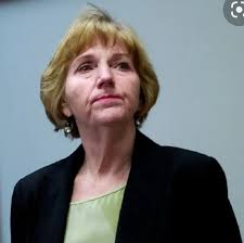 Victim Shaming! This woman stood in court and openly mocked a male victim  of DV. What would happen if the roles reversed? : r/JusticeForJohnnyDepp