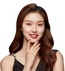 Christina Chew's Instagram, Twitter & Facebook