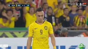 Anda bisa menyaksikan laga seru ini secara live streaming mulai pukul 19.45 wib. Live Bola Sepak Malaysia Vs Vietnam 1 2 Ht Aff Cup Final Leg 1st Babak I Malaysia Kecolongan Tribun Pontianak