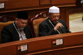 Menteri besar kelantan datuk ahmad yakob dan timbalannya datuk mohd amar nik abdullah hari ini mengadakan kunjungan hormat ke jabatan perdana menteri di putrajaya hari ini. Kelantan To Model Qatar S Hudud Law Including Amputation Today