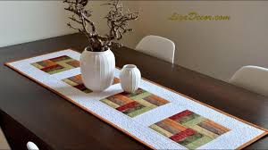 Video Jak Zacit S Patchworkem Patchwork Table Runner Table Runner And Placemats Quilted Table Toppers