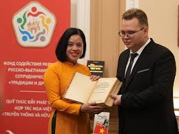 Bảo tàng Hồ Chí Minh nhận ấn phẩm quý về Bác Hồ tại Liên bang ...